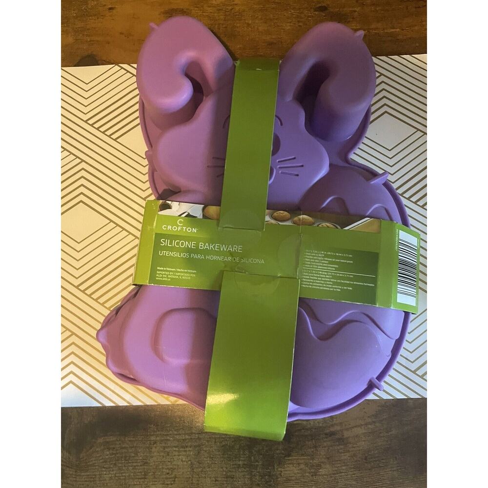 BUNNY SILICONE CAKE PAN EASTER BAKEWARE CROFTON MICROWAVE FREEZER SAFE NEW